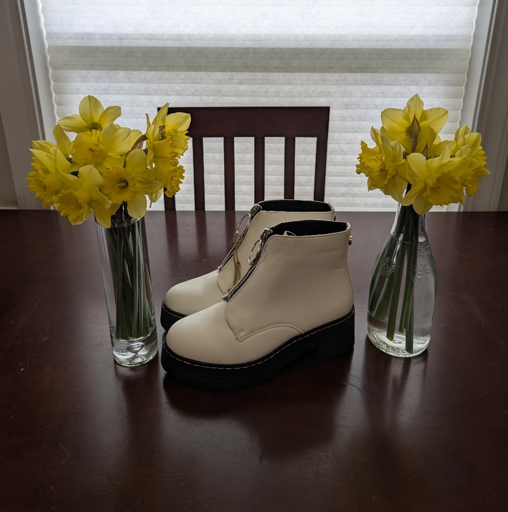 Women's Seven Zoe White Ankle Platform Boots SZ 9 NEW!